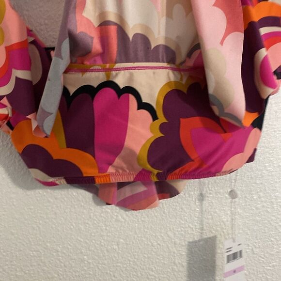 NWT-TRINA TURK-WOMEN'S FAN FAIRE OFF THE SHOULDER RUFFLE BANDEAU SWIM TOP-SIZE 6 - Picture 9 of 14